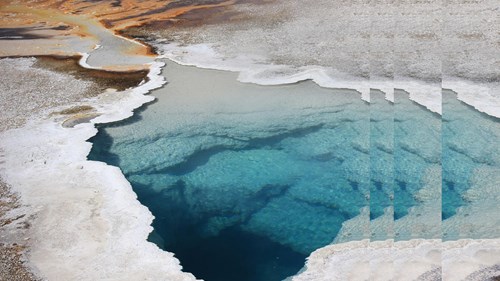 Geyser pool with pulse