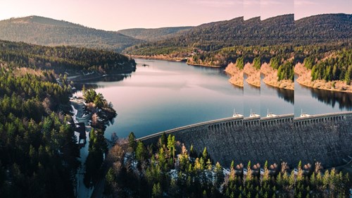 Hydroelectric power station with pulse