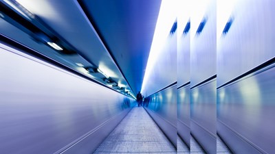Illuminated tunnel with pulse
