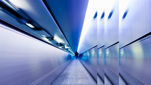 Illuminated tunnel with pulse