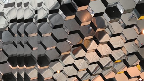 mirror cube structure with pulse