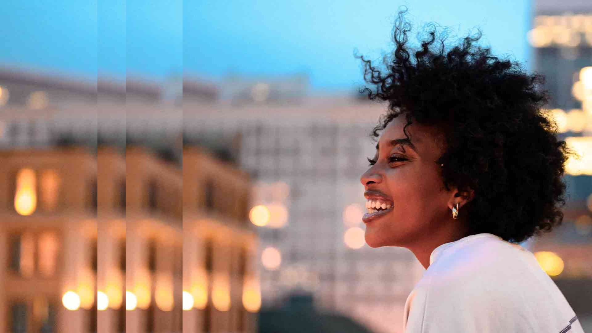 woman city with pulse