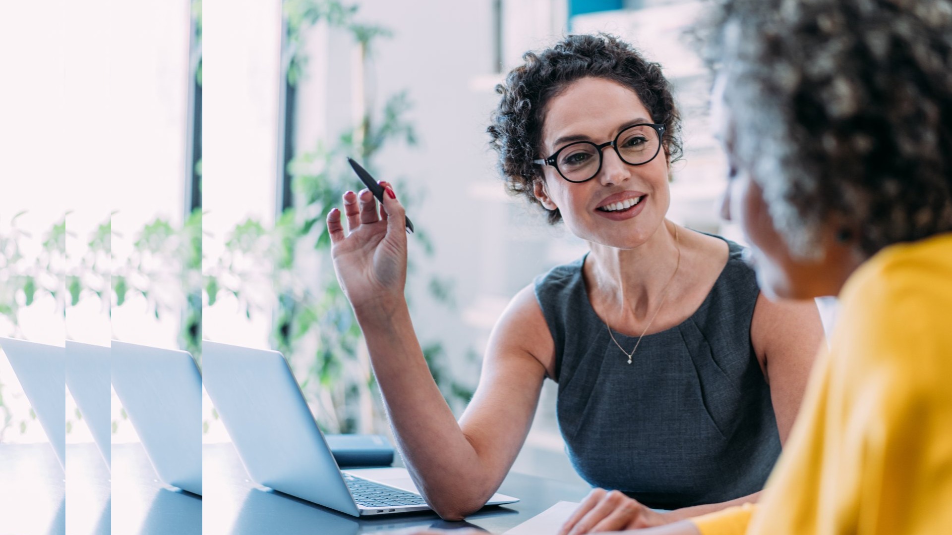 Businesswomen in the office pulsed