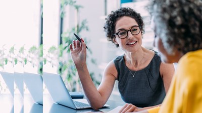 Businesswomen in the office pulsed