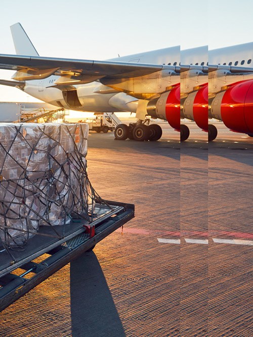 Beladung eines Flugzeugs Commerce & Trade