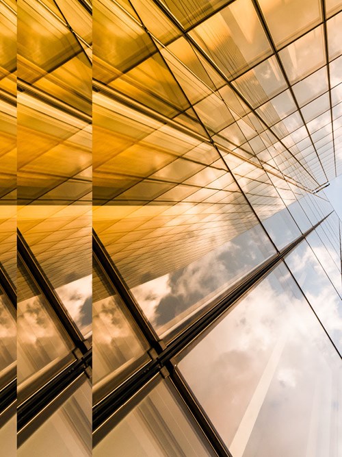 Gebäude gelb aus Glas Real Estate Investment Group