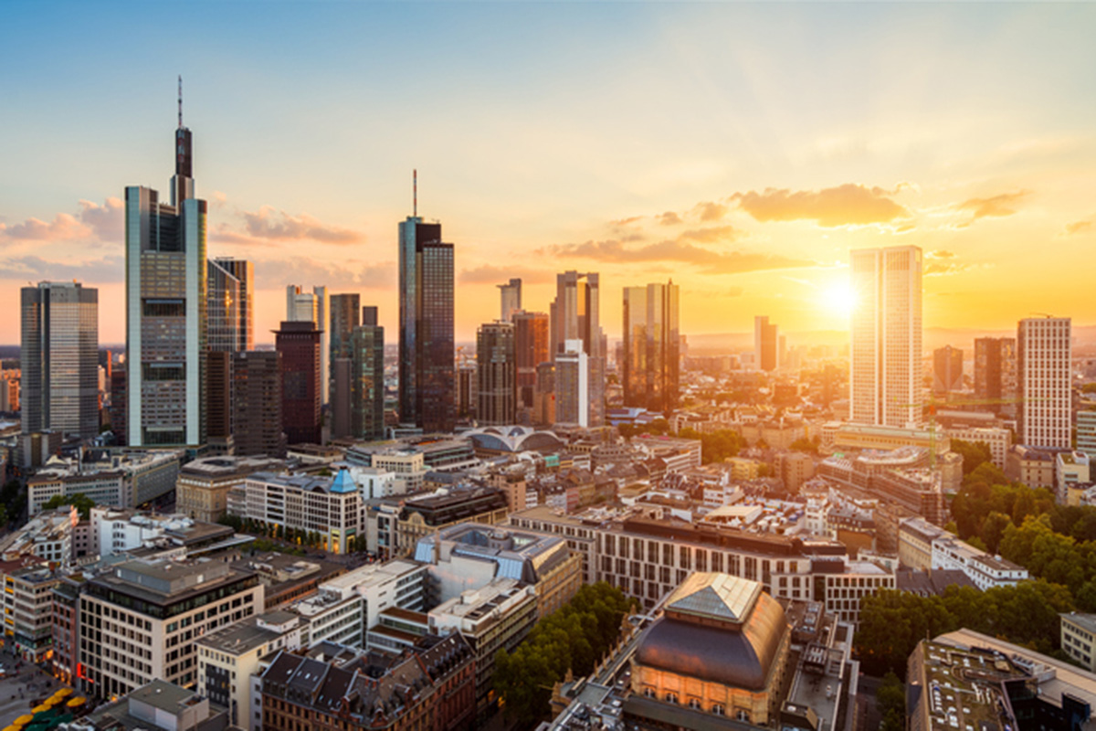 Frankfurter Skyline mit Sunnenuntergang