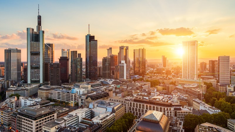 Frankfurter Skyline mit Sunnenuntergang