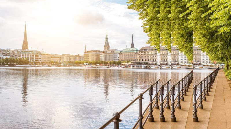 Hamburg Alster lake pulsed